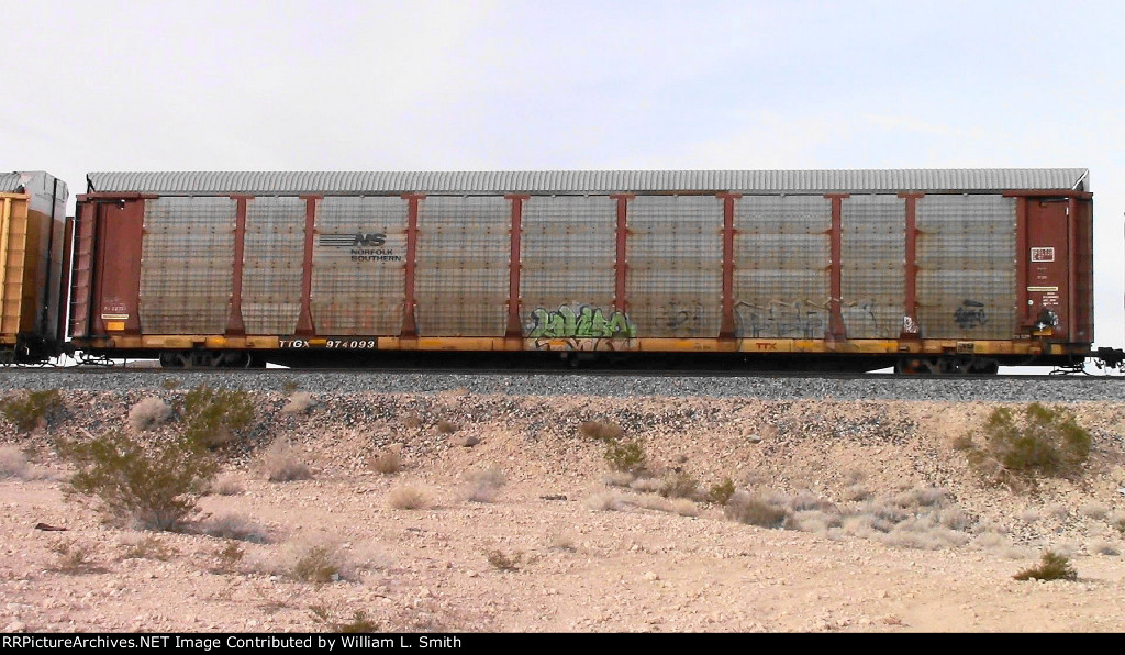 WB Unit Vehicular Flat Car Frt at Erie NV -15